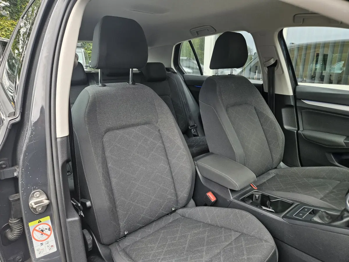 1.0 TSI Life Business Lesauto! Trekhaak! Nette Staat! Carplay! Navigatie! LED!