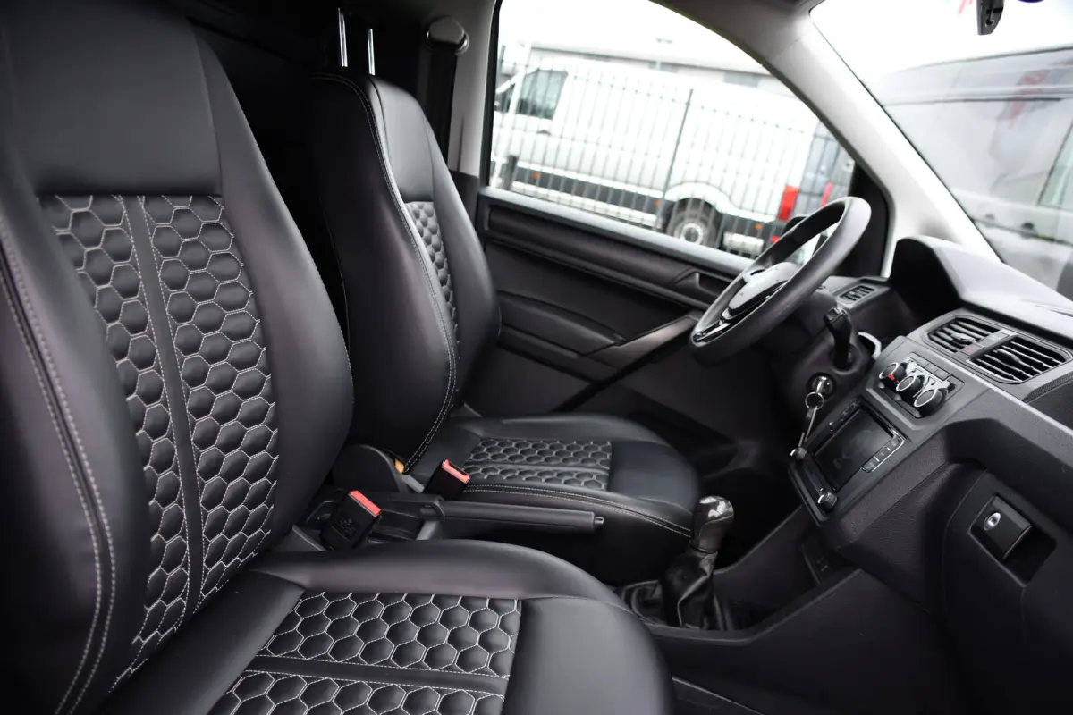2.0 TDI L1H1 PB Edition Airco, Multimedia, Leder, 185pk, Radio, Uniek!