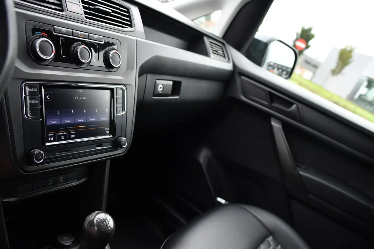 2.0 TDI L1H1 PB Edition Airco, Multimedia, Leder, 185pk, Radio, Uniek!