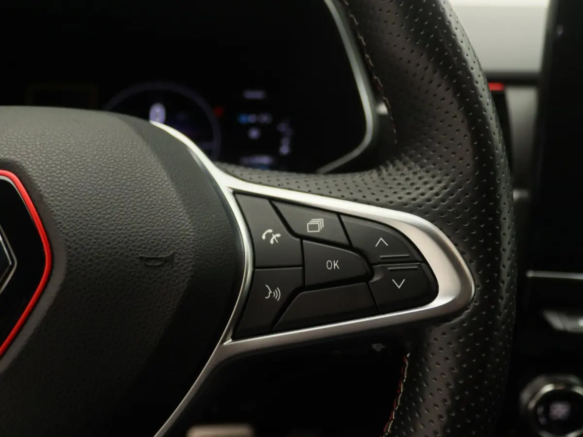 1.6 E-Tech Hybrid 145 R.S. Line | Apple Carplay/Android Auto | Automaat | Camera | Led Verlichting | Leder |