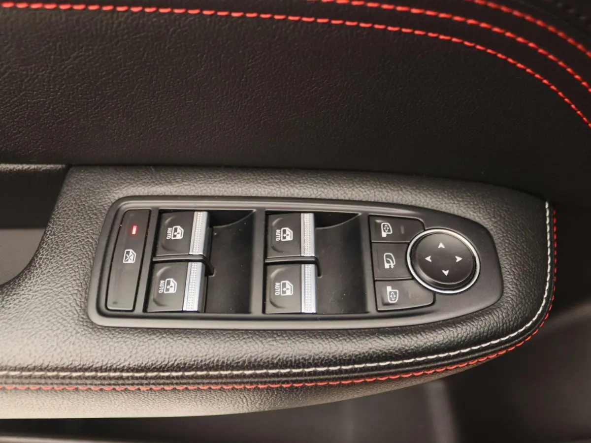 1.6 E-Tech Hybrid 145 R.S. Line | Apple Carplay/Android Auto | Automaat | Camera | Led Verlichting | Leder |