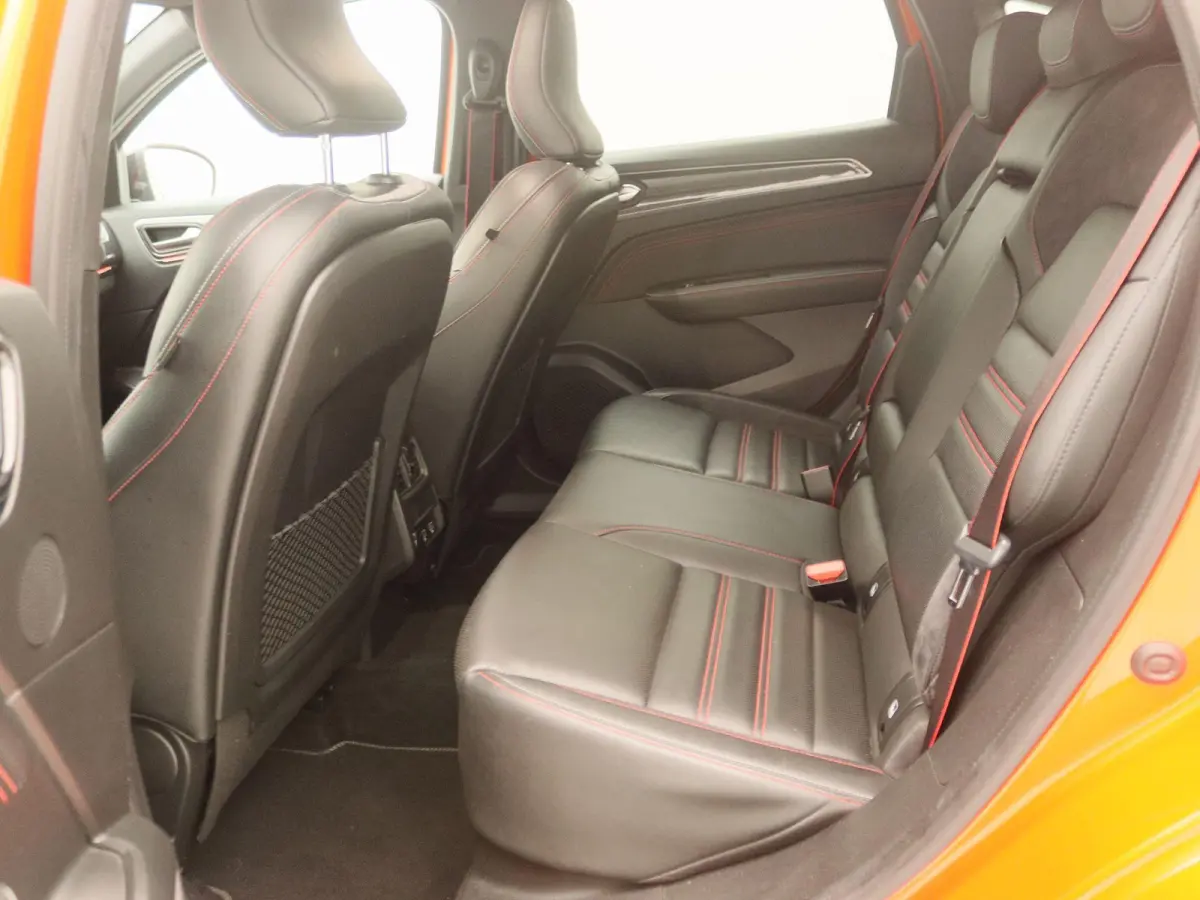 1.6 E-Tech Hybrid 145 R.S. Line | Apple Carplay/Android Auto | Automaat | Camera | Led Verlichting | Leder |