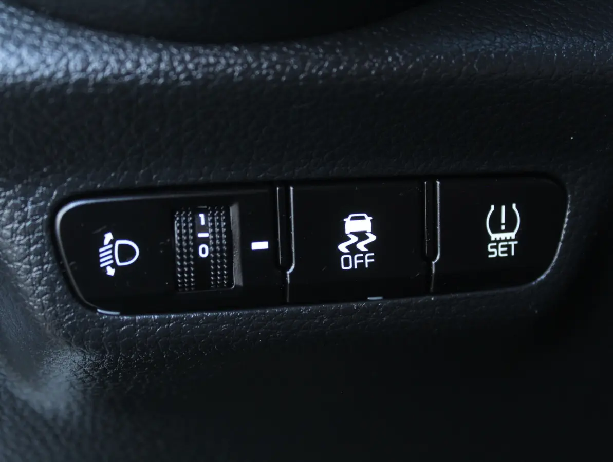 1.0 CVVT Design Edition CLIMATE | CARPLAY | CRUISE | LMV16 | NAVI | LED | CAMERA | LEDER