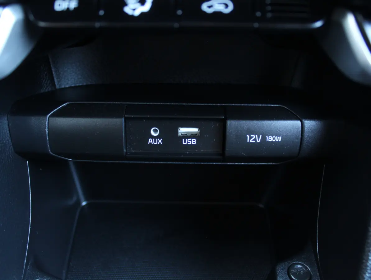 1.0 CVVT Design Edition CLIMATE | CARPLAY | CRUISE | LMV16 | NAVI | LED | CAMERA | LEDER