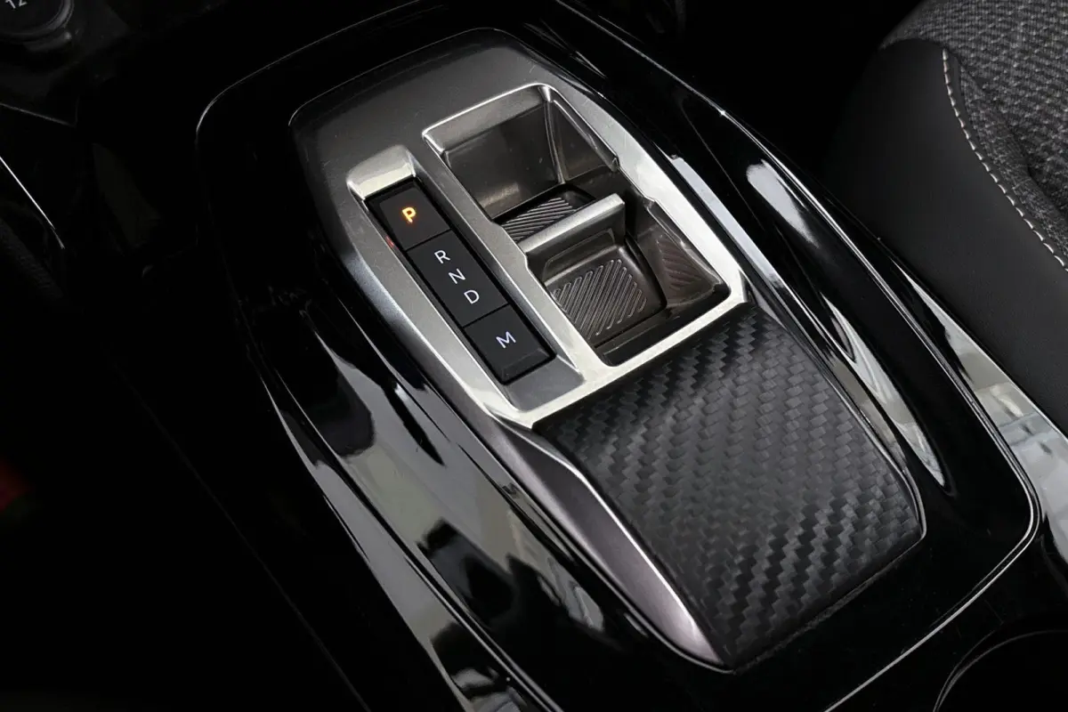 1.2 Hybrid 145 Allure Keyless 360 Camera Dodehoek