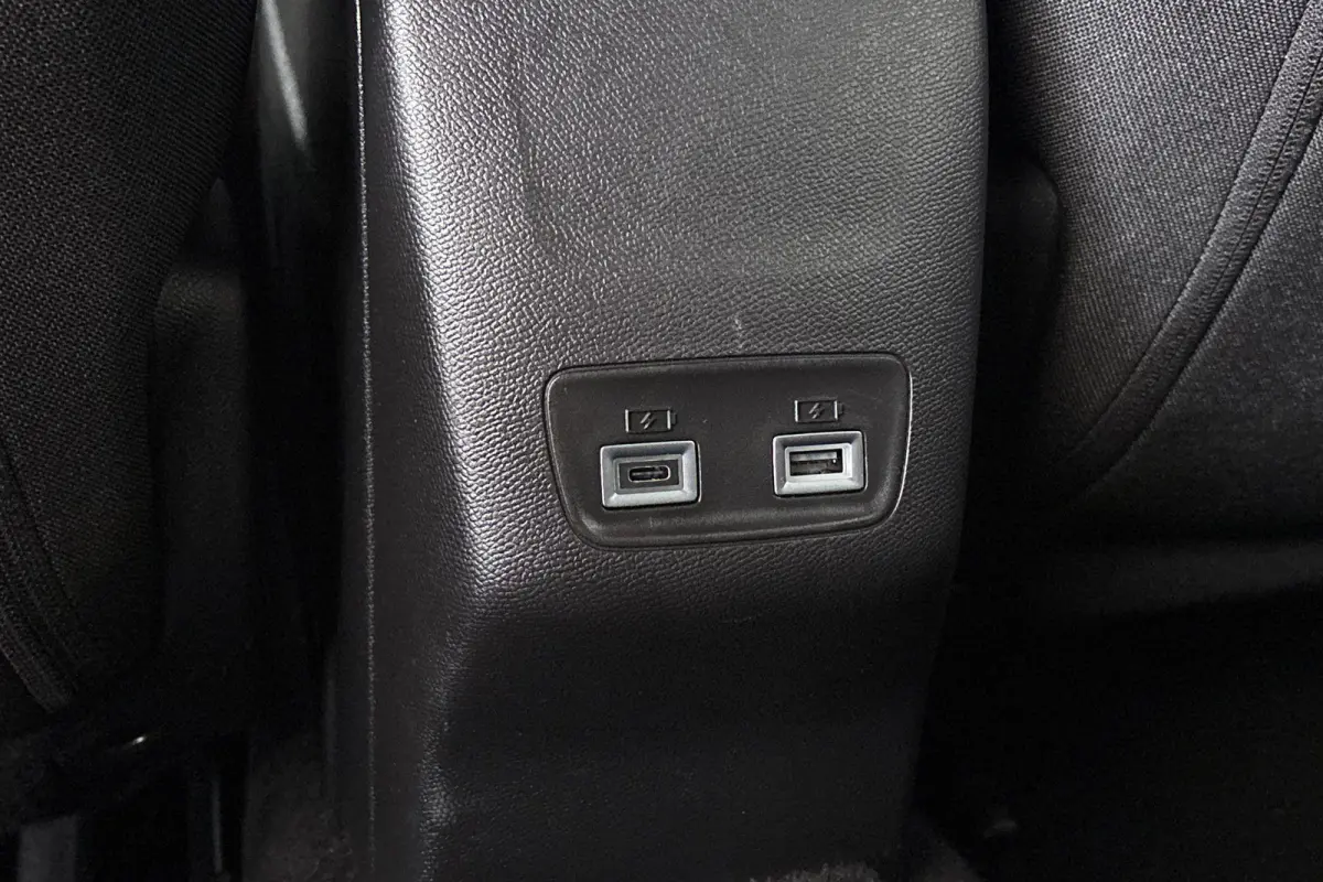 1.2 Hybrid 145 Allure Keyless 360 Camera Dodehoek