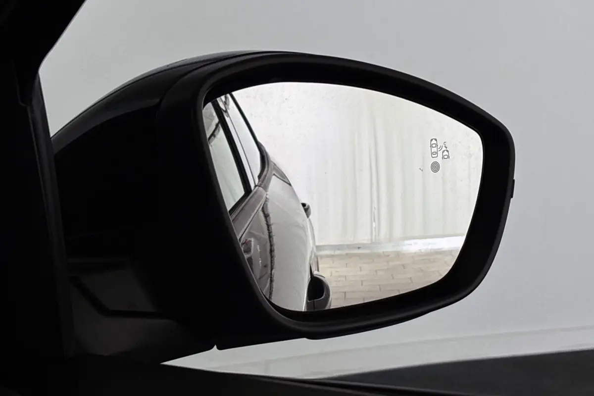 1.2 Hybrid 145 Allure Keyless 360 Camera Dodehoek