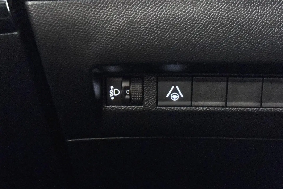 1.2 Hybrid 145 Allure Keyless 360 Camera Dodehoek