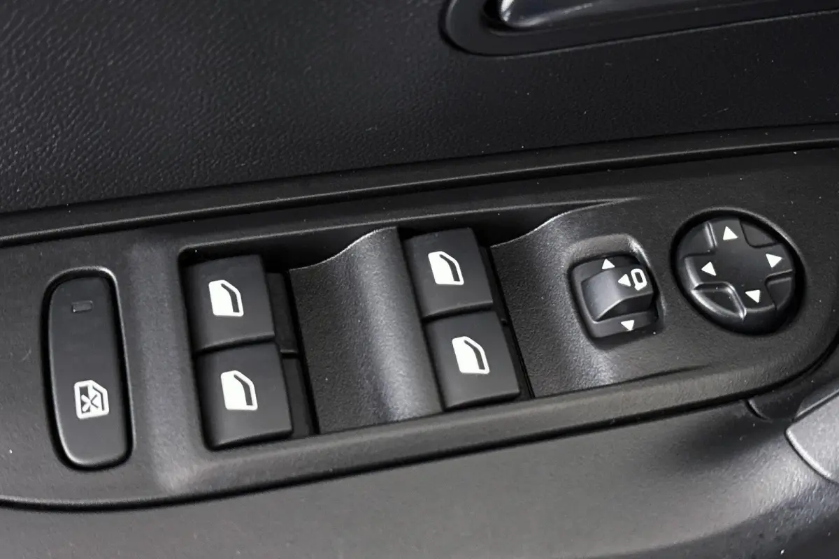 1.2 Hybrid 145 Allure Keyless 360 Camera Dodehoek