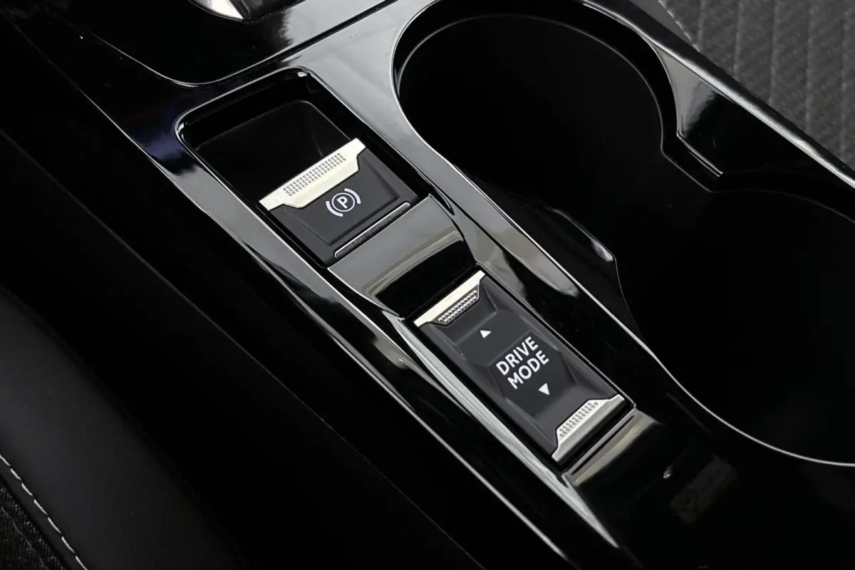 1.2 Hybrid 145 Allure Keyless 360 Camera Dodehoek