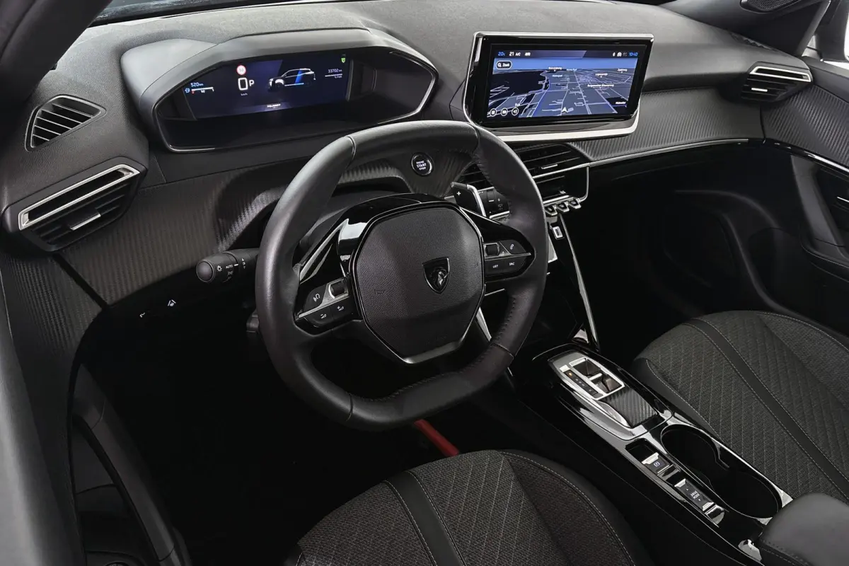 1.2 Hybrid 145 Allure Keyless 360 Camera Dodehoek
