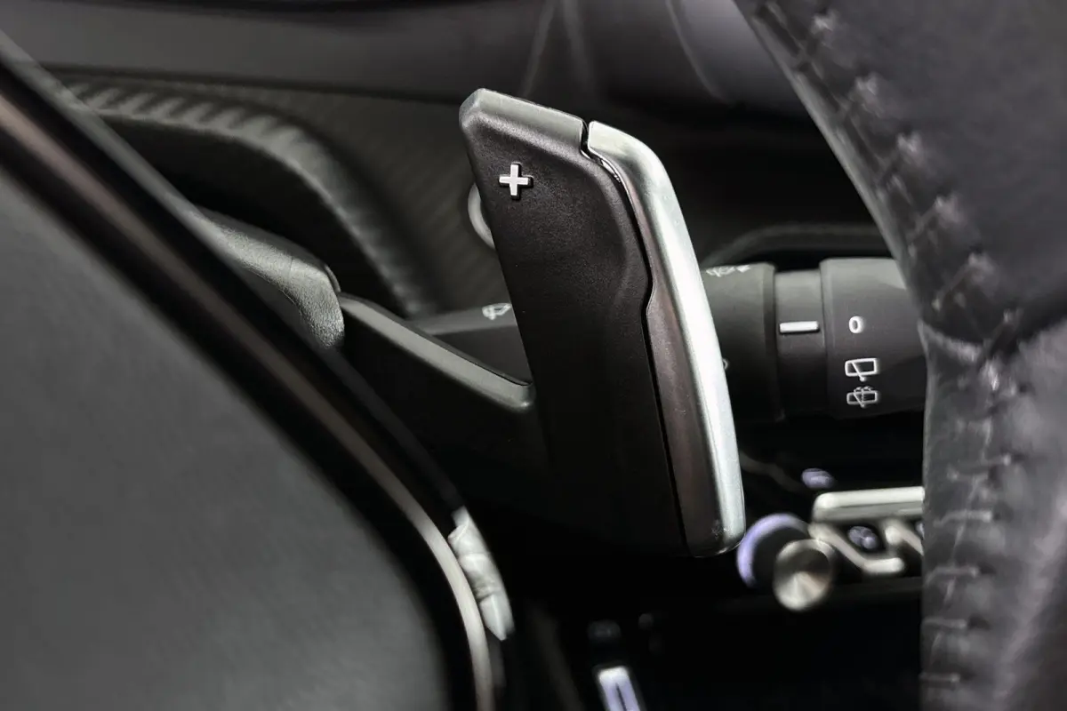 1.2 Hybrid 145 Allure Keyless 360 Camera Dodehoek