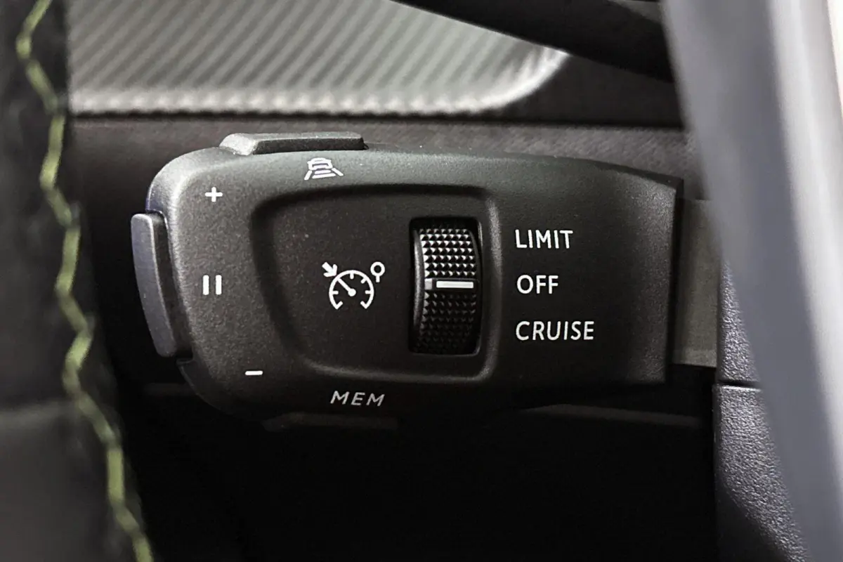 1.2 Hybrid 110 e-DCS6 GT 360 Camera Keyless LED Apple CarPlay