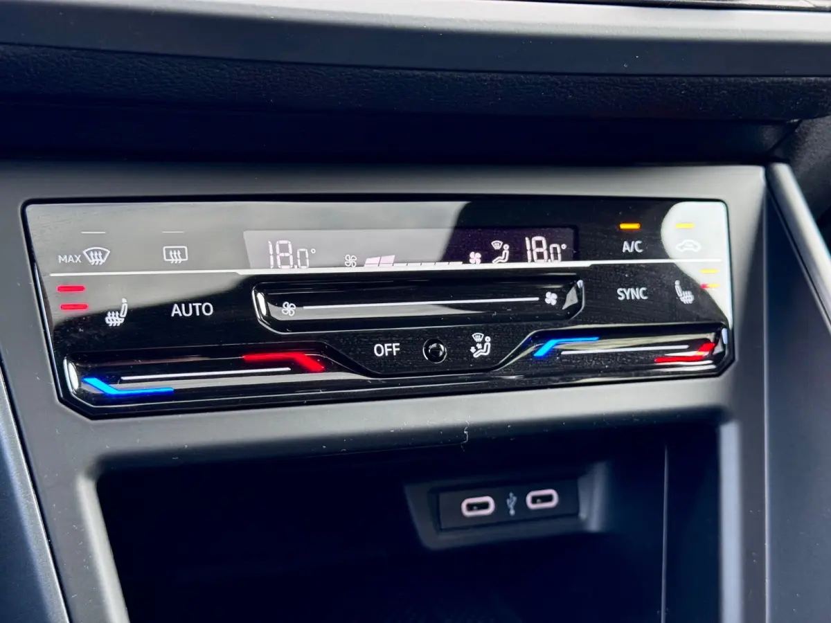 1.0 TSI R-Line Pano/Keyless/Blindspot
