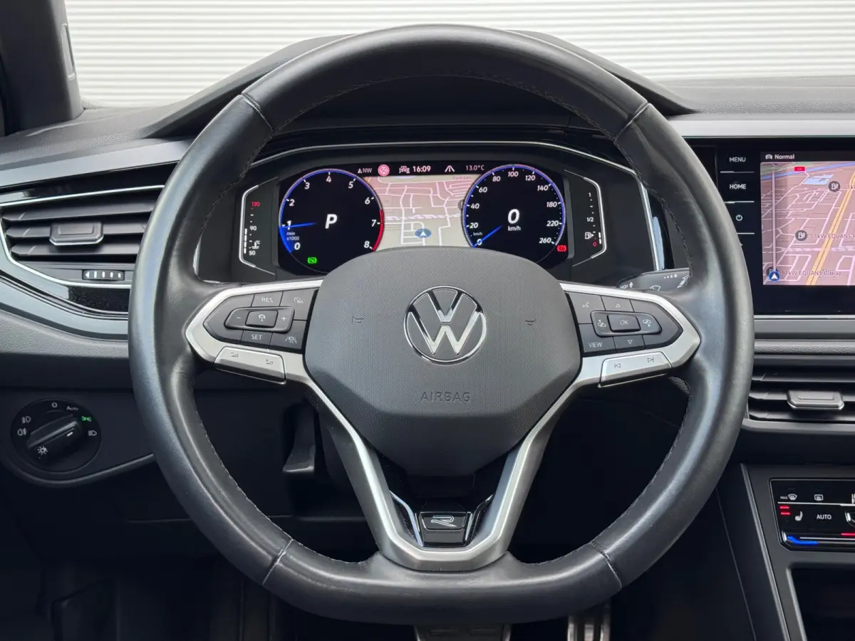 1.0 TSI R-Line Pano/Keyless/Blindspot