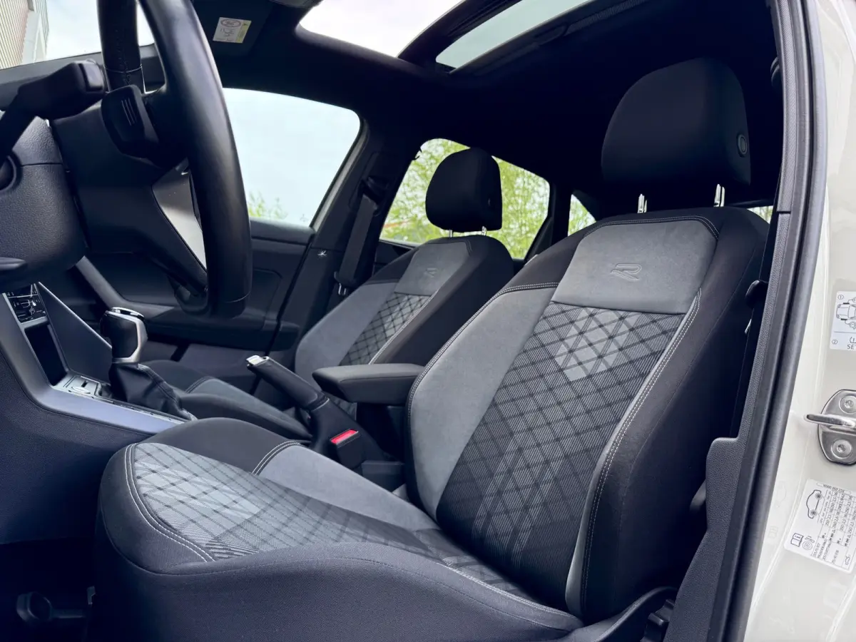 1.0 TSI R-Line Pano/Keyless/Blindspot