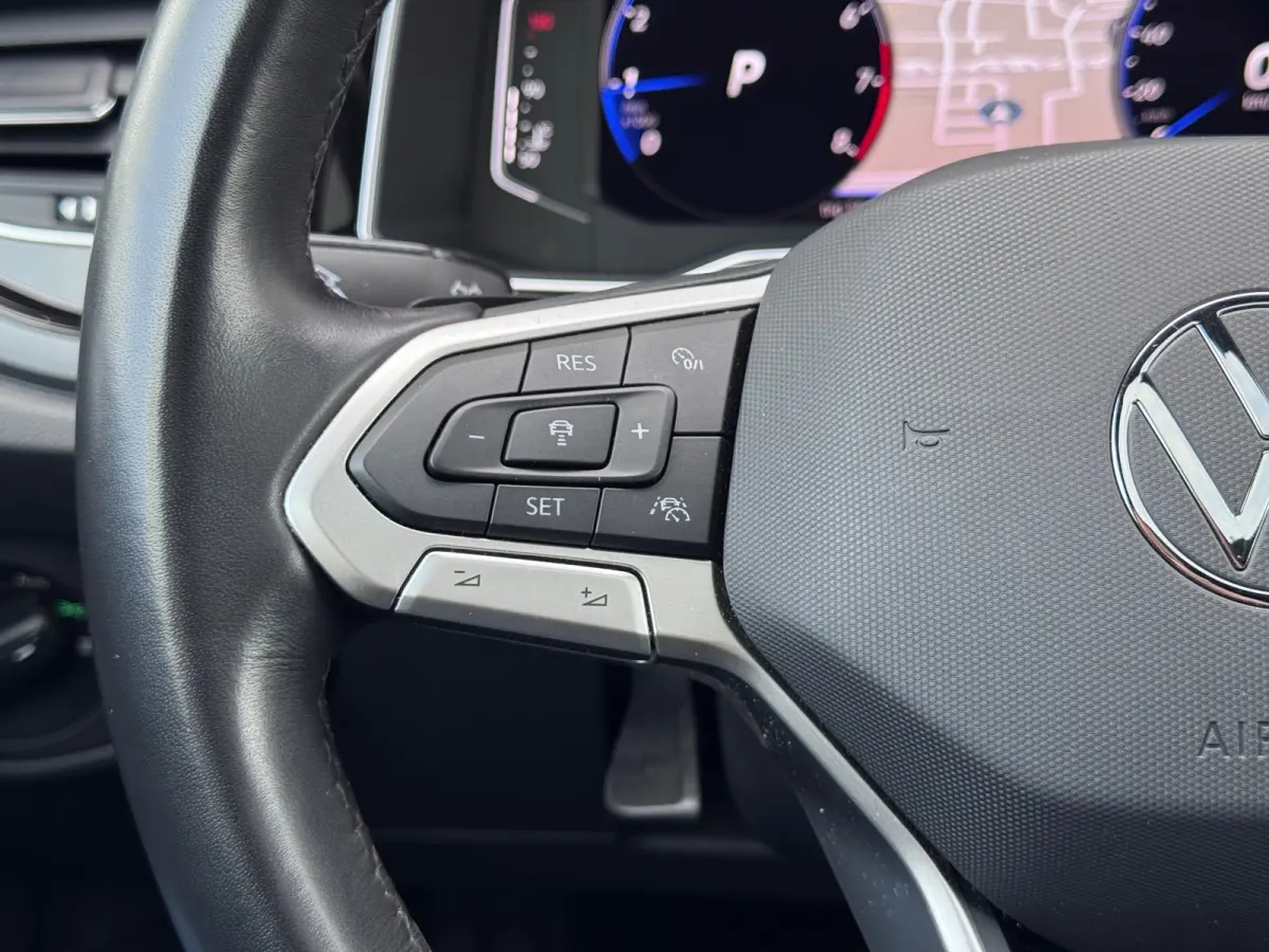 1.0 TSI R-Line Pano/Keyless/Blindspot