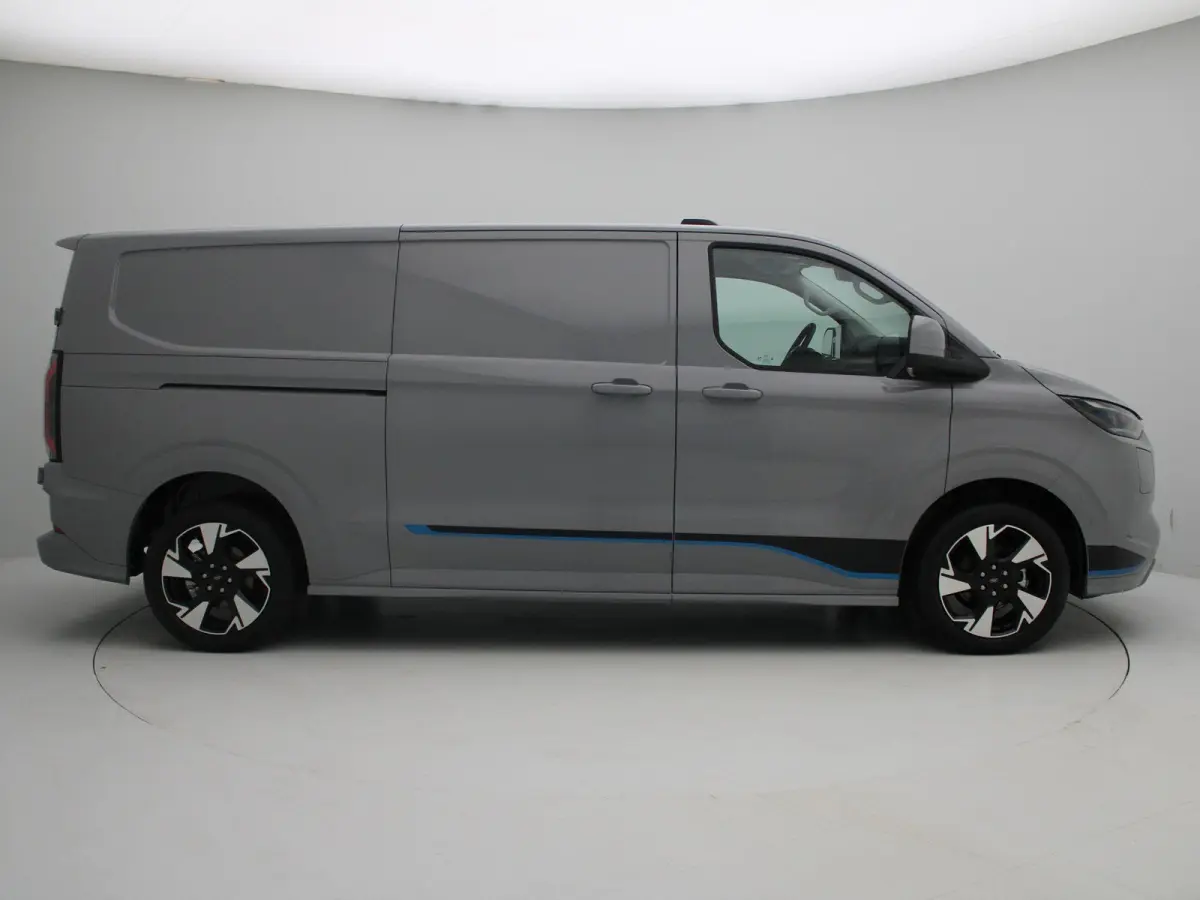 Cust. 320 L2H1 Sport 65 kWh | Trekhaak | 19 inch velgen | Adaptieve cruise control | Dodehoek detectie |