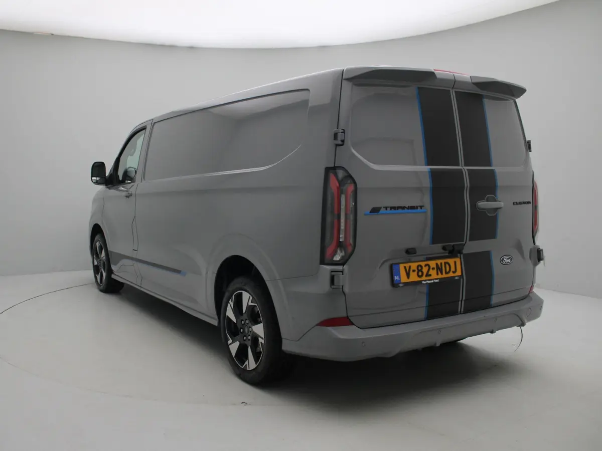 Cust. 320 L2H1 Sport 65 kWh | Trekhaak | 19 inch velgen | Adaptieve cruise control | Dodehoek detectie |