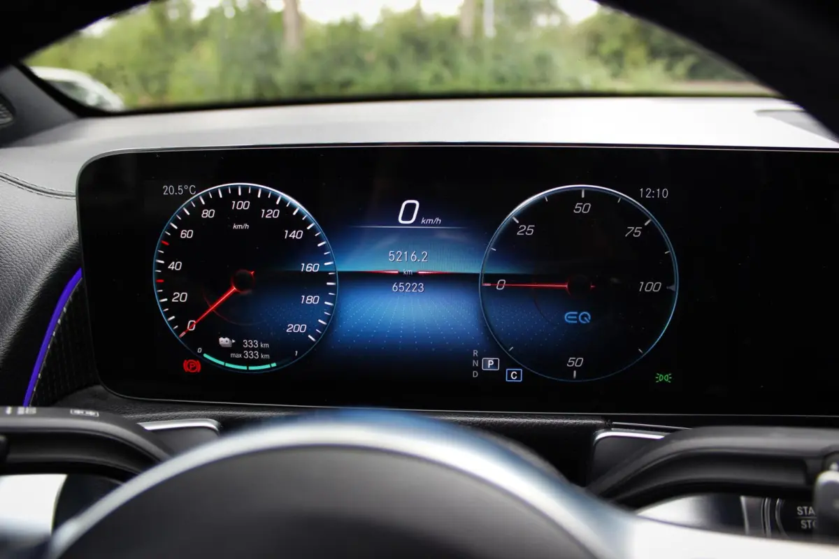 300 4MATIC AMG Line 67 kWh // SoH 97% | Panoramadak | 360 camera | 19 inch | Leder | Keyless | CarPlay & Android Auto | Distronic Plus