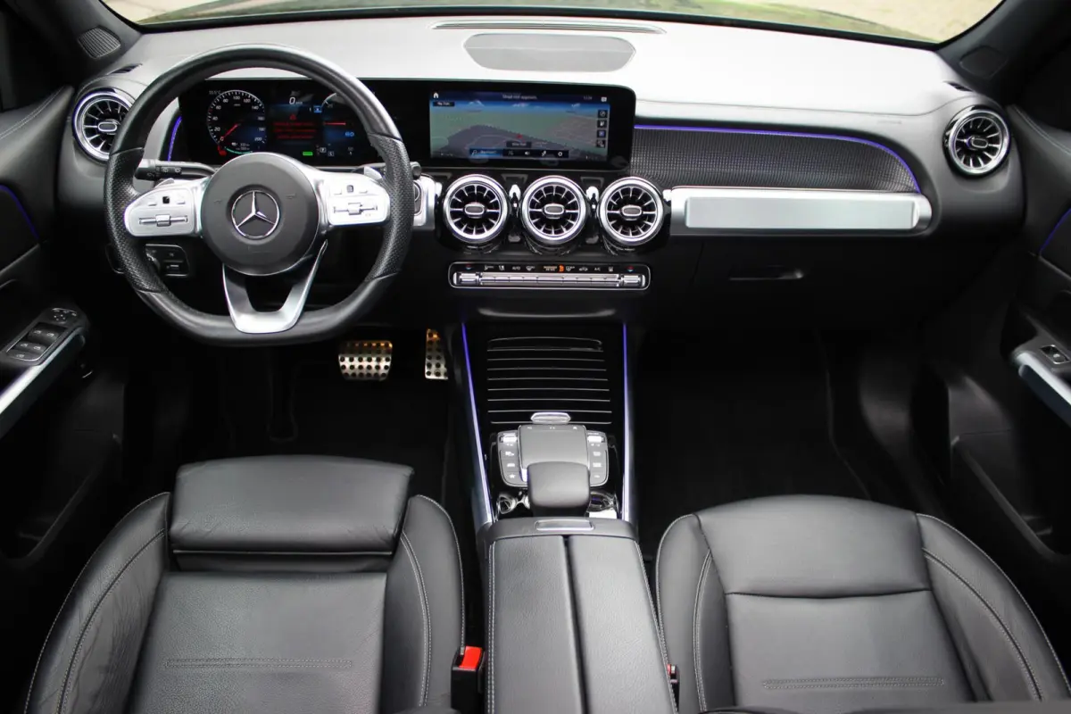 300 4MATIC AMG Line 67 kWh // SoH 97% | Panoramadak | 360 camera | 19 inch | Leder | Keyless | CarPlay & Android Auto | Distronic Plus