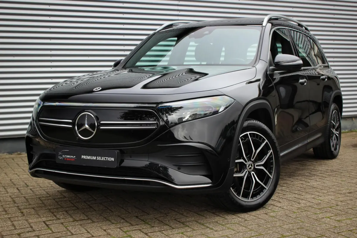 300 4MATIC AMG Line 67 kWh // SoH 97% | Panoramadak | 360 camera | 19 inch | Leder | Keyless | CarPlay & Android Auto | Distronic Plus