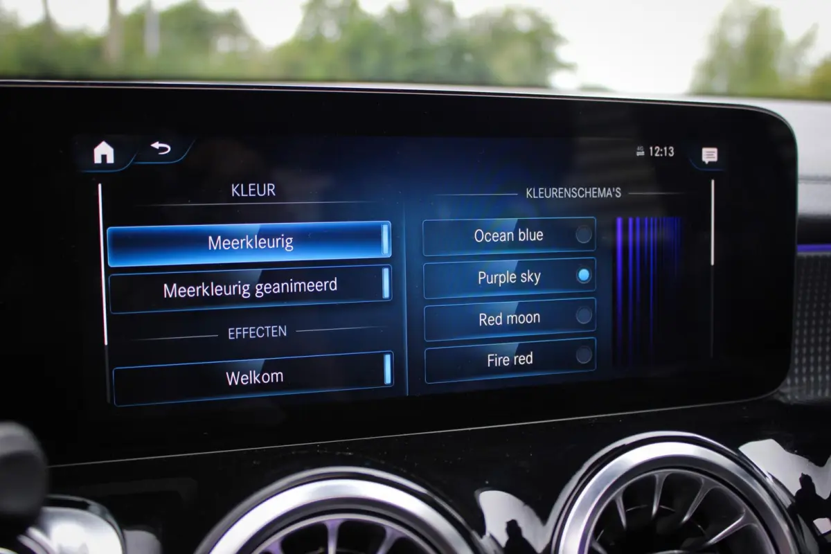 300 4MATIC AMG Line 67 kWh // SoH 97% | Panoramadak | 360 camera | 19 inch | Leder | Keyless | CarPlay & Android Auto | Distronic Plus