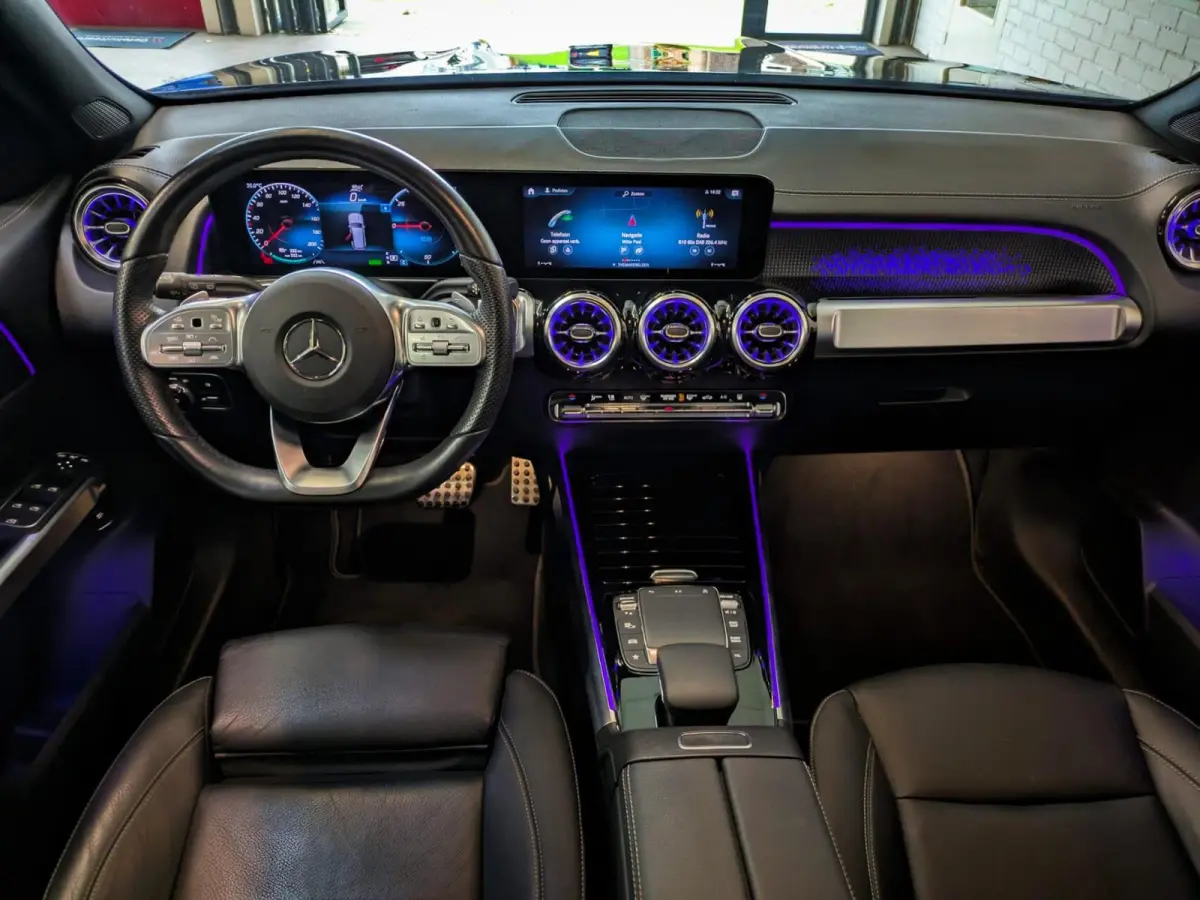 300 4MATIC AMG Line 67 kWh // SoH 97% | Panoramadak | 360 camera | 19 inch | Leder | Keyless | CarPlay & Android Auto | Distronic Plus