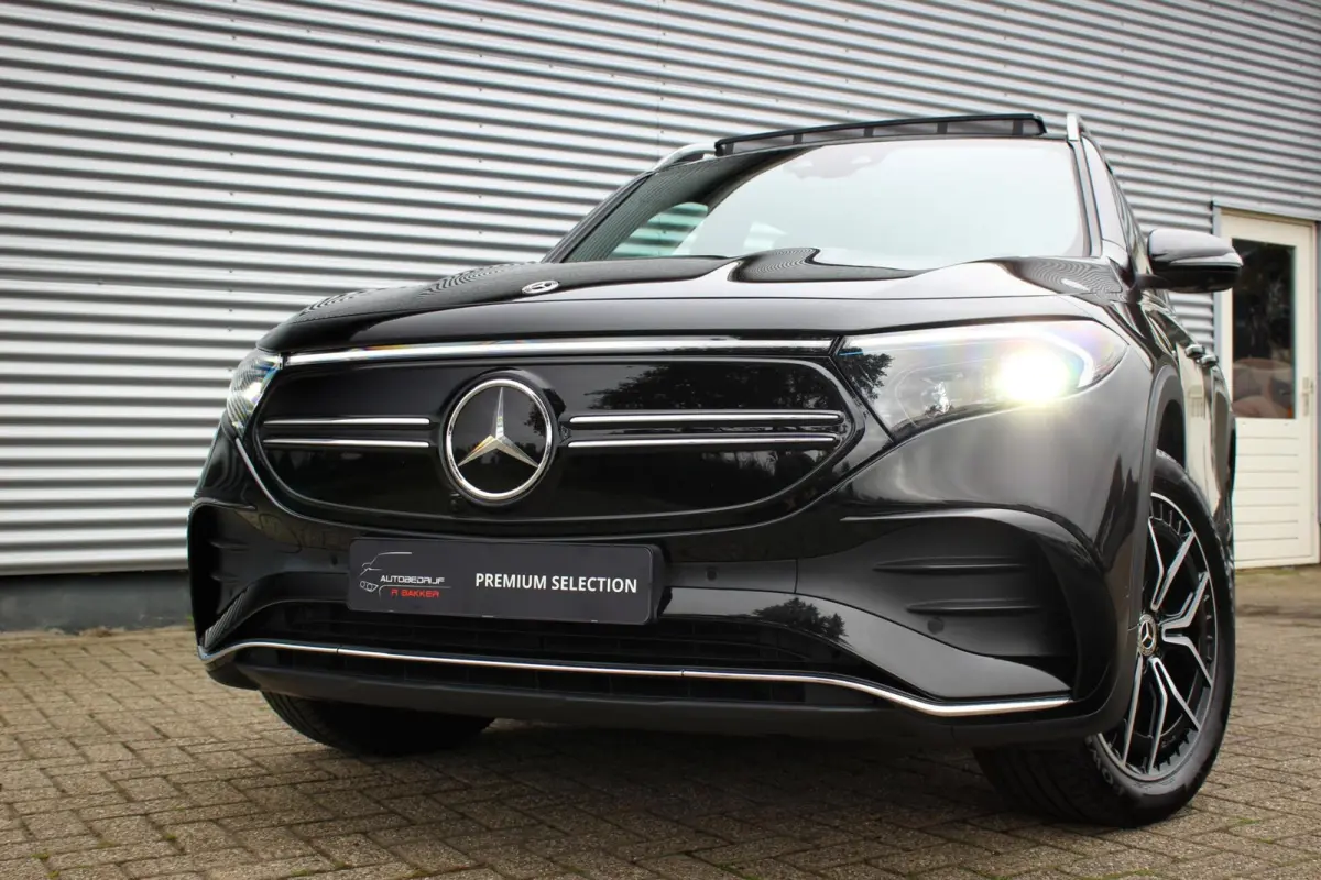 300 4MATIC AMG Line 67 kWh // SoH 97% | Panoramadak | 360 camera | 19 inch | Leder | Keyless | CarPlay & Android Auto | Distronic Plus