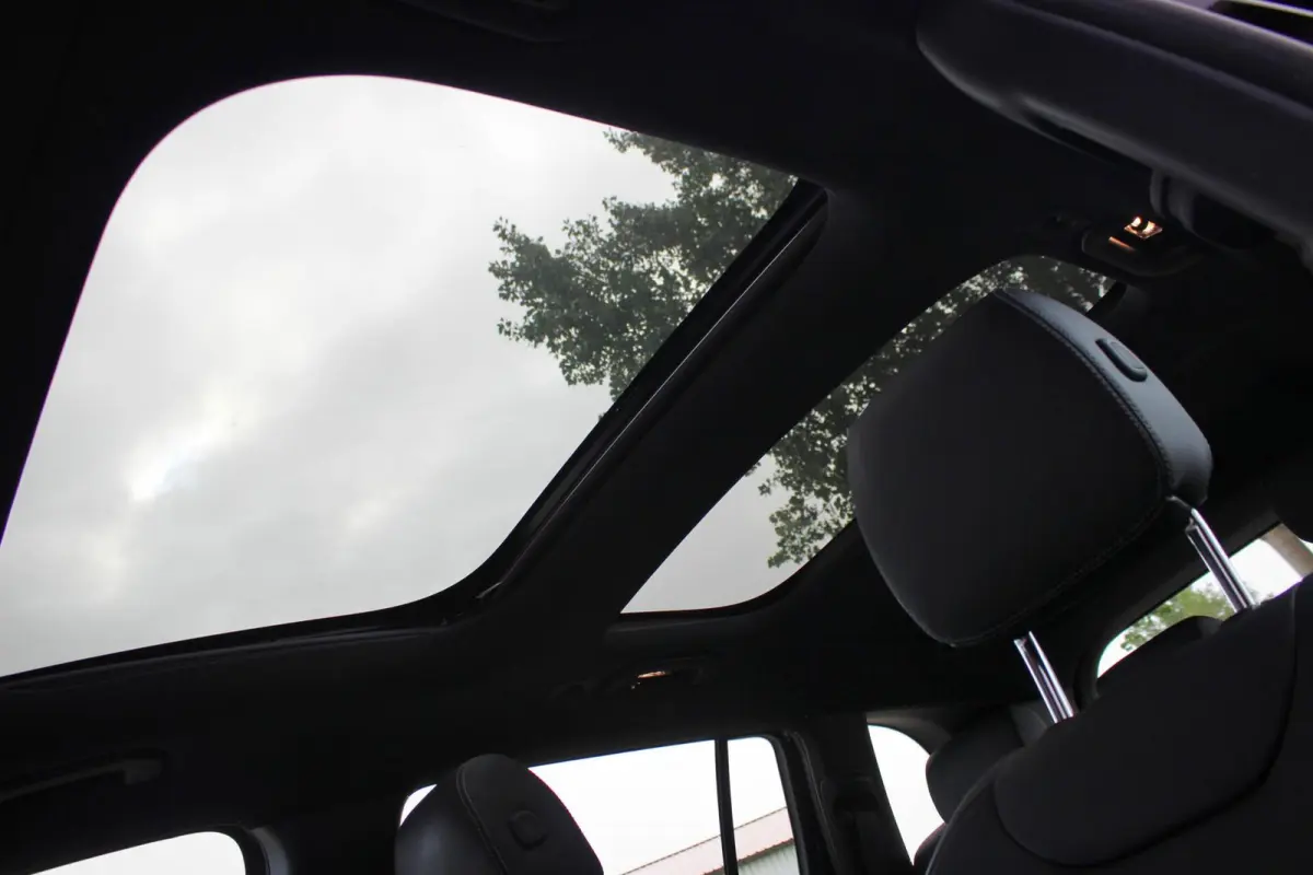 300 4MATIC AMG Line 67 kWh // SoH 97% | Panoramadak | 360 camera | 19 inch | Leder | Keyless | CarPlay & Android Auto | Distronic Plus