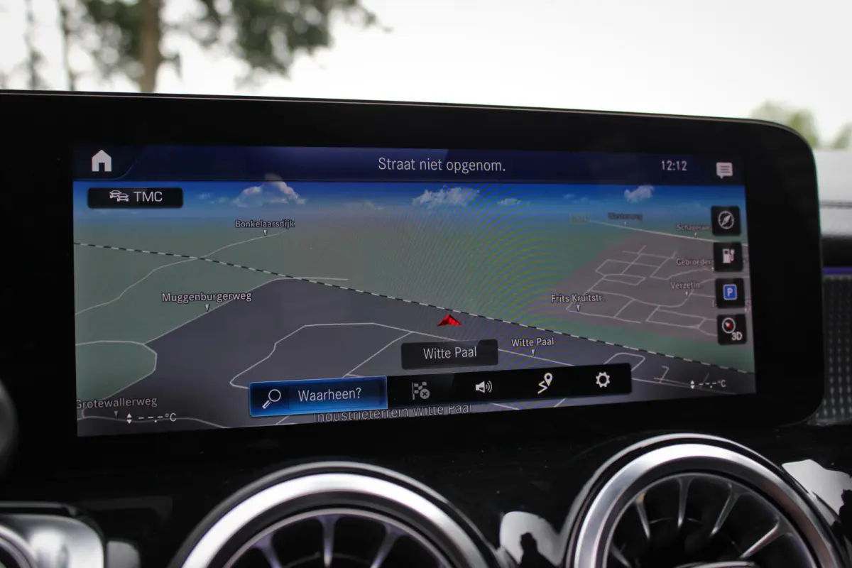 300 4MATIC AMG Line 67 kWh // SoH 97% | Panoramadak | 360 camera | 19 inch | Leder | Keyless | CarPlay & Android Auto | Distronic Plus