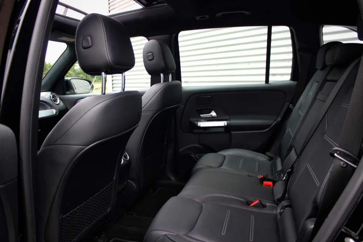 300 4MATIC AMG Line 67 kWh // SoH 97% | Panoramadak | 360 camera | 19 inch | Leder | Keyless | CarPlay & Android Auto | Distronic Plus