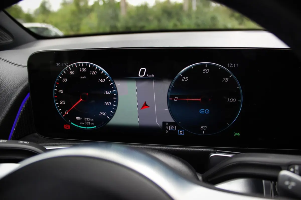 300 4MATIC AMG Line 67 kWh // SoH 97% | Panoramadak | 360 camera | 19 inch | Leder | Keyless | CarPlay & Android Auto | Distronic Plus