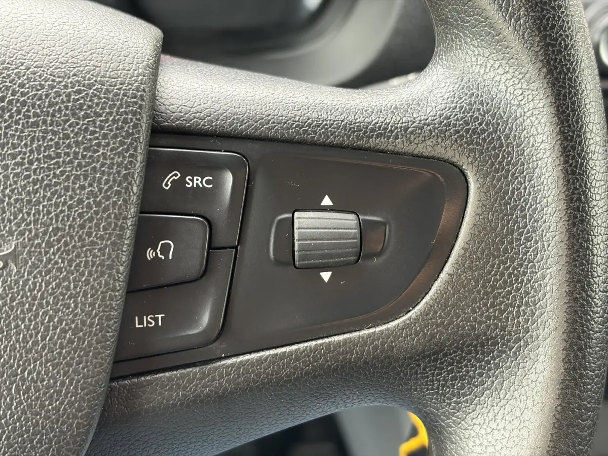 1.6 BlueHDI 95 M*HAAK*A/C*CRUISE*PDC*NAVI*3-PERS*
