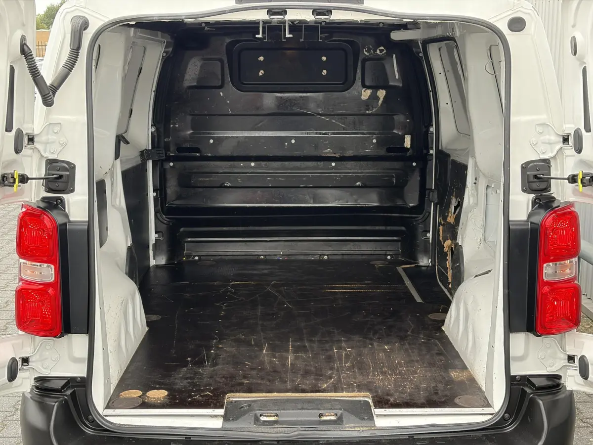 1.6 BlueHDI 95 M*HAAK*A/C*CRUISE*PDC*NAVI*3-PERS*