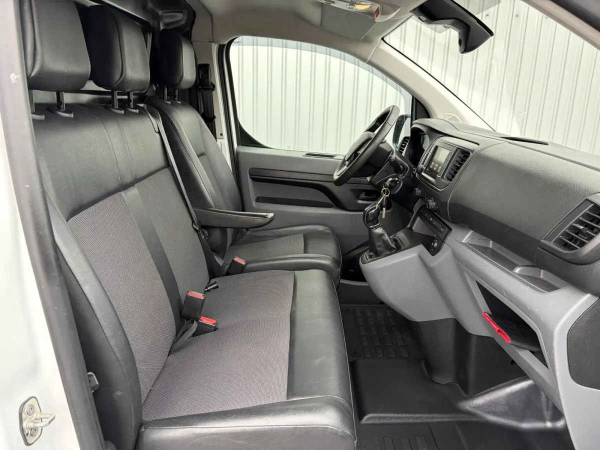 1.6 BlueHDI 95 M*HAAK*A/C*CRUISE*PDC*NAVI*3-PERS*