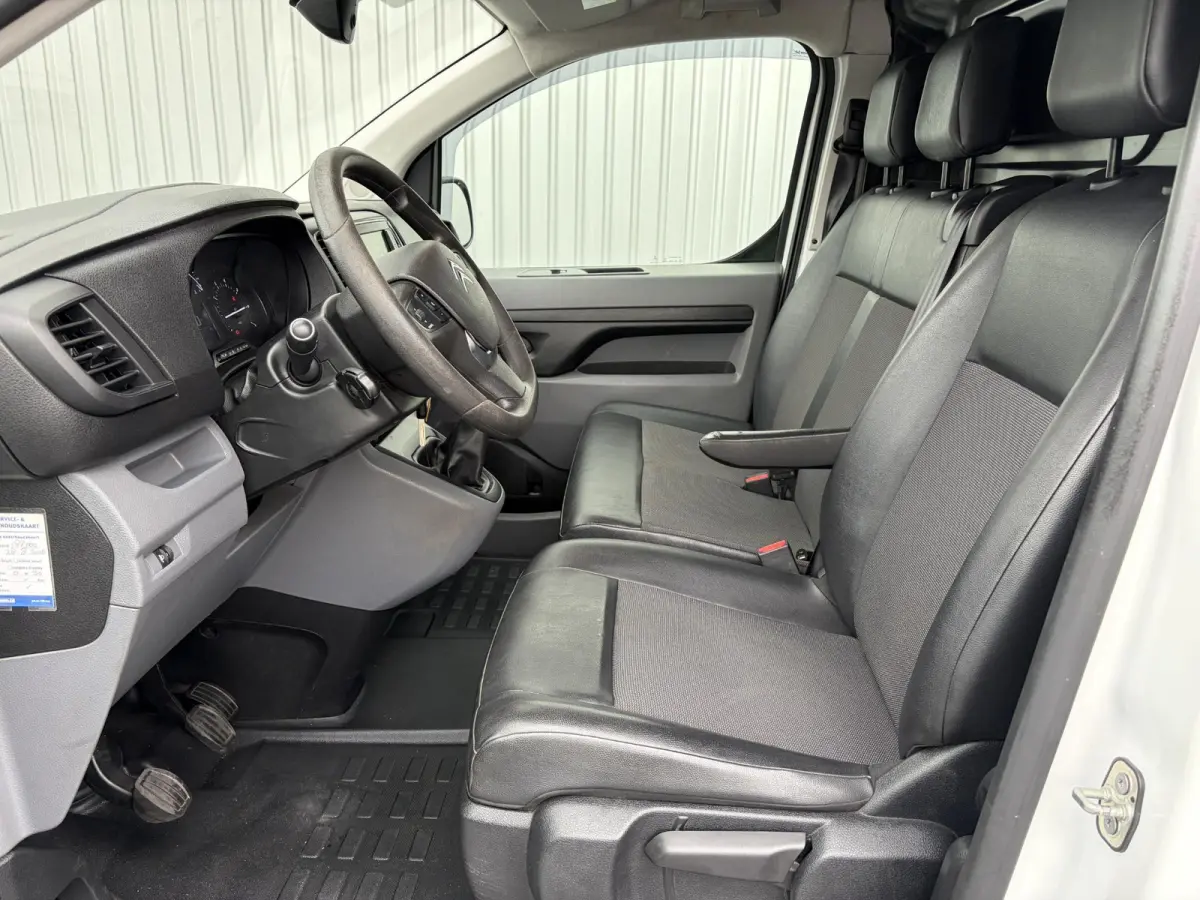 1.6 BlueHDI 95 M*HAAK*A/C*CRUISE*PDC*NAVI*3-PERS*