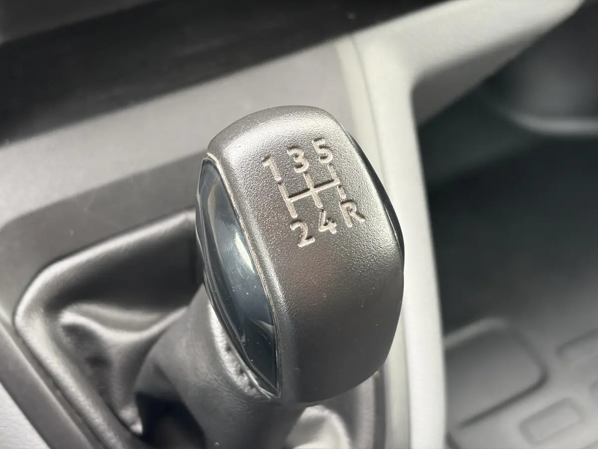 1.6 BlueHDI 95 M*HAAK*A/C*CRUISE*PDC*NAVI*3-PERS*