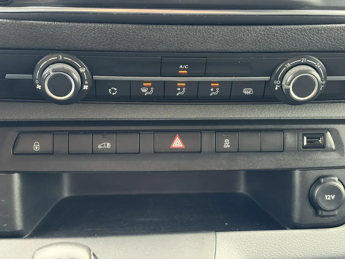 1.6 BlueHDI 95 M*HAAK*A/C*CRUISE*PDC*NAVI*3-PERS*