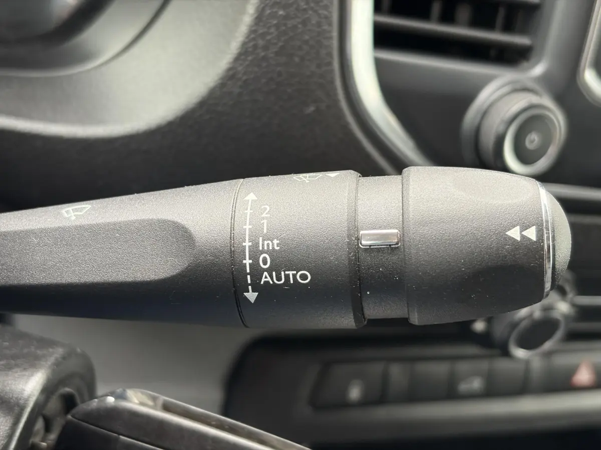 1.6 BlueHDI 95 M*HAAK*A/C*CRUISE*PDC*NAVI*3-PERS*