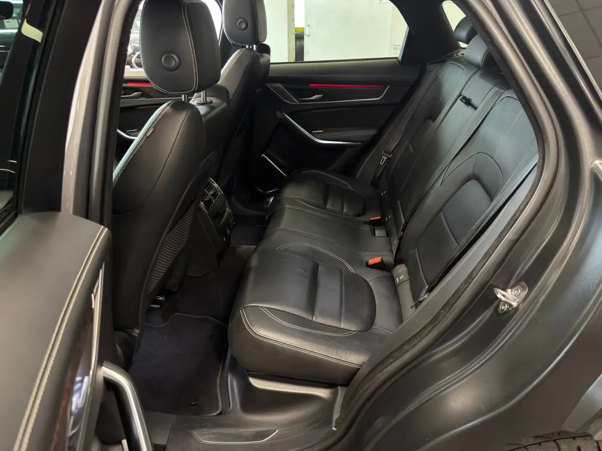 2.0 P400e PHEV| NAVIGATEI\CAMERA| LEDER | PANORAMA
