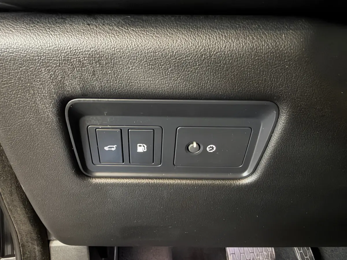 2.0 P400e PHEV| NAVIGATEI\CAMERA| LEDER | PANORAMA