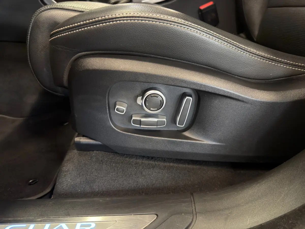 2.0 P400e PHEV| NAVIGATEI\CAMERA| LEDER | PANORAMA