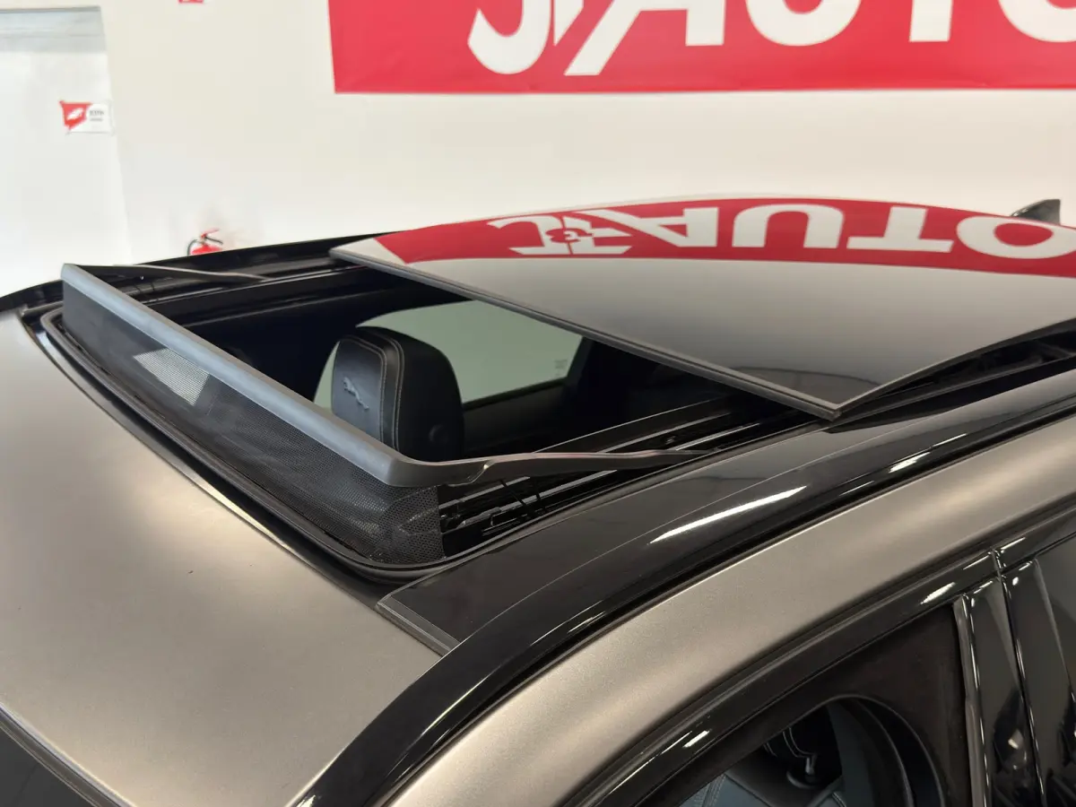 2.0 P400e PHEV| NAVIGATEI\CAMERA| LEDER | PANORAMA