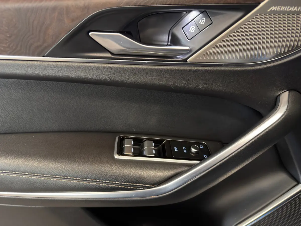 2.0 P400e PHEV| NAVIGATEI\CAMERA| LEDER | PANORAMA