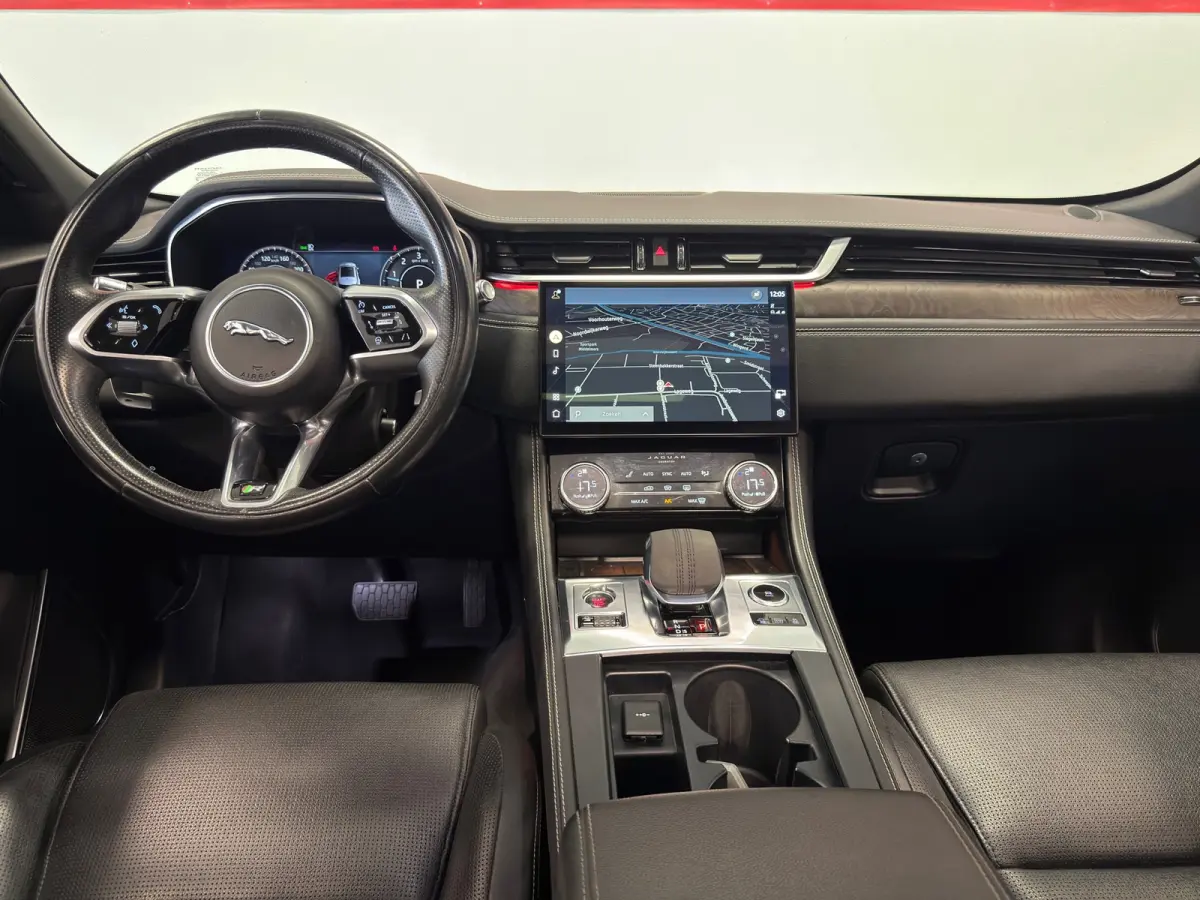 2.0 P400e PHEV| NAVIGATEI\CAMERA| LEDER | PANORAMA