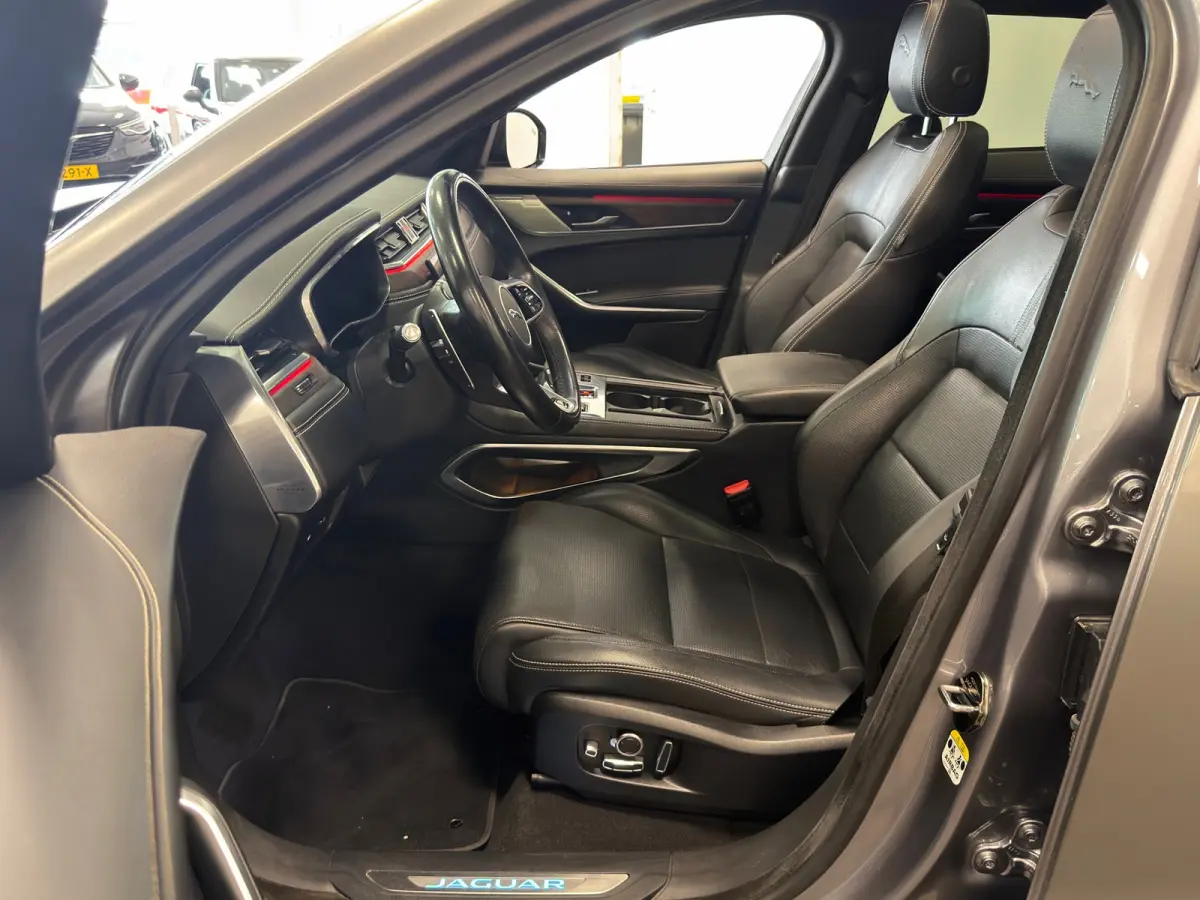 2.0 P400e PHEV| NAVIGATEI\CAMERA| LEDER | PANORAMA