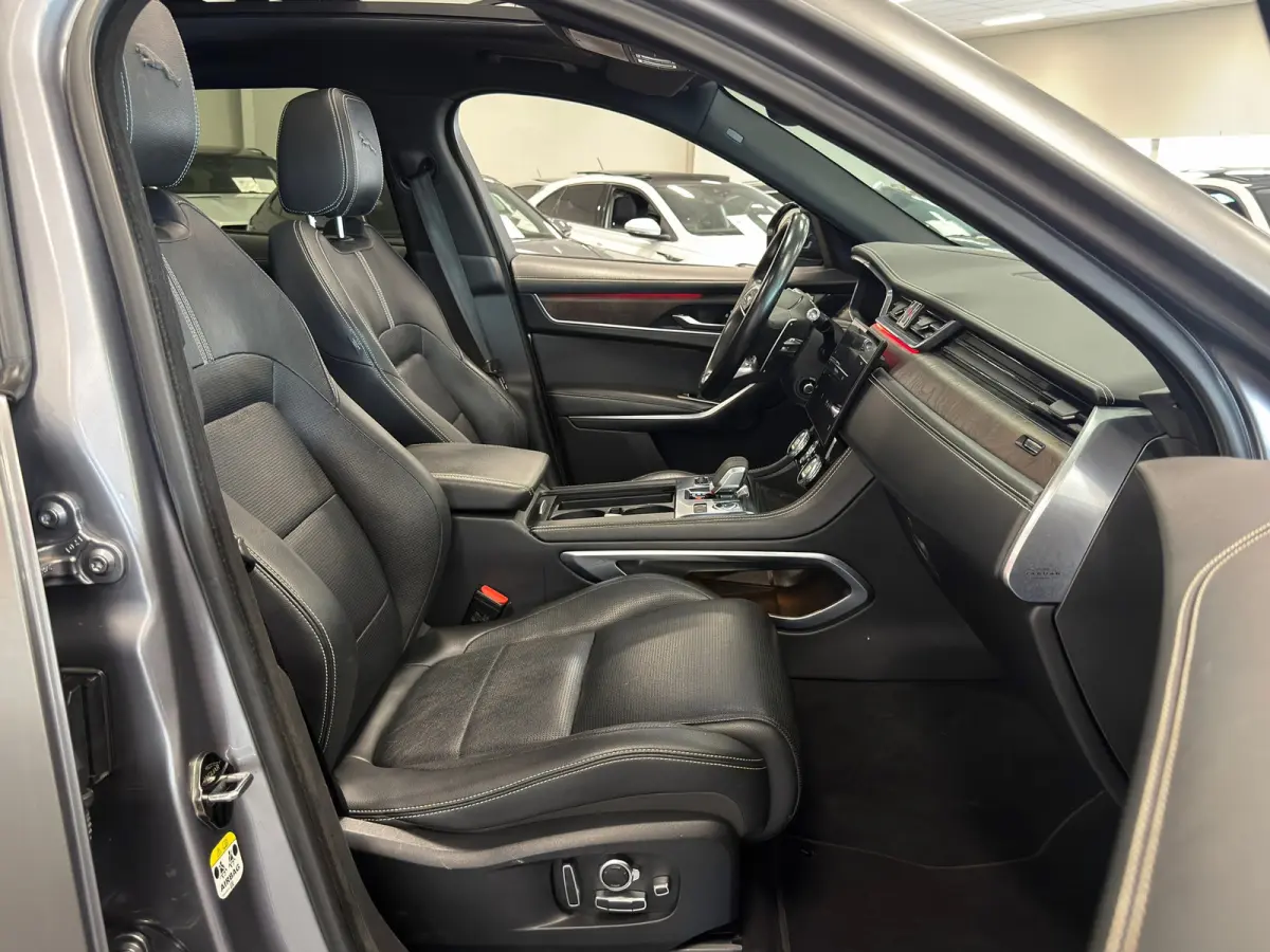 2.0 P400e PHEV| NAVIGATEI\CAMERA| LEDER | PANORAMA