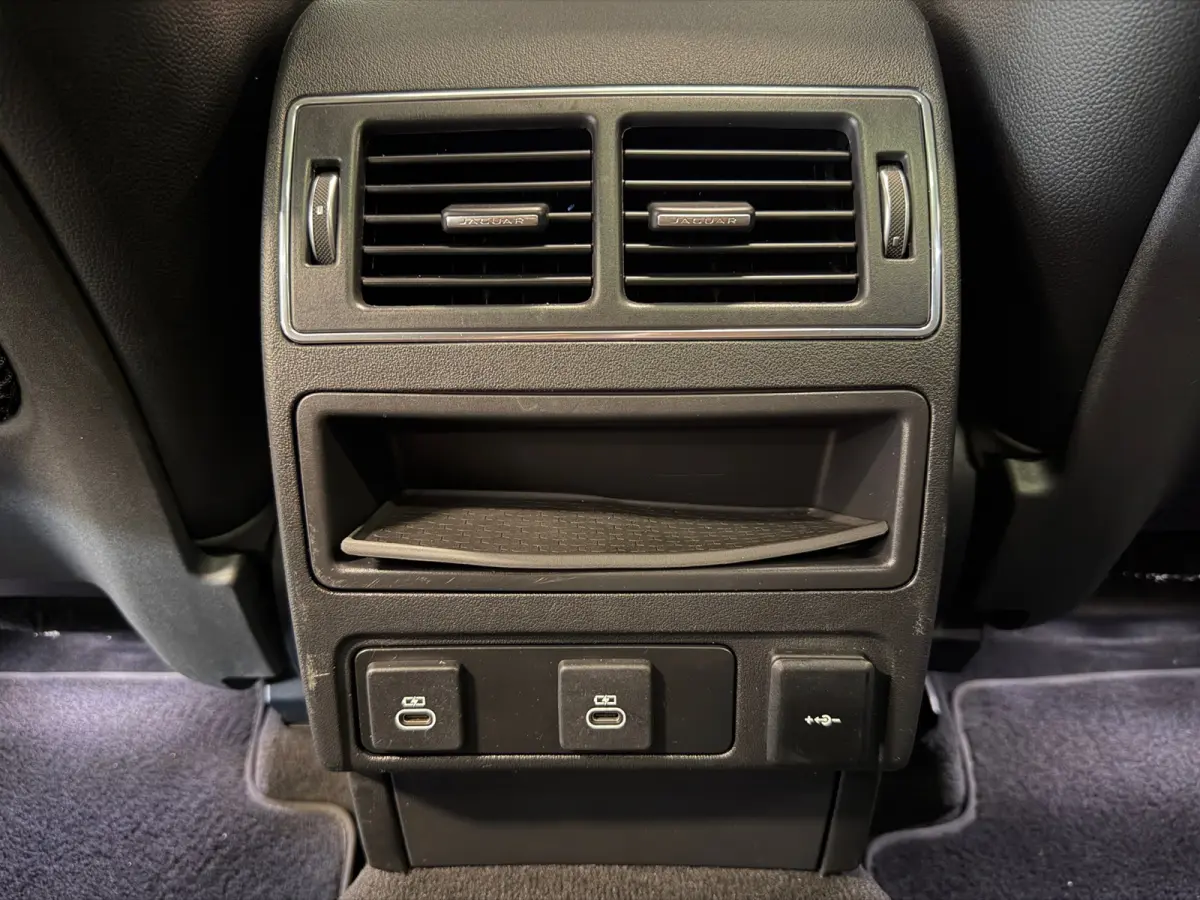 2.0 P400e PHEV| NAVIGATEI\CAMERA| LEDER | PANORAMA