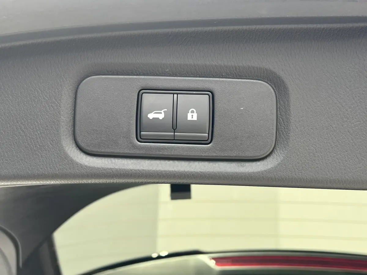 1.5 e-Power N-Design / Fabrieksgarantie tot 12-2028 / Leder Alcantara bekleding / HUD / Camera 360° / Navigatie / Apple Carplay Android / Elektr. stoel en klep / 20"LM wielen